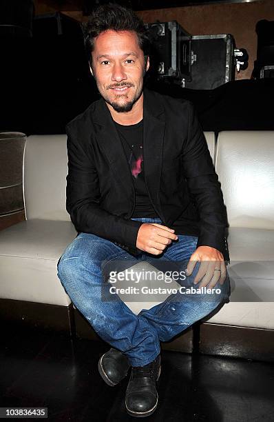 Singer Diego Torres poses at the Una Noche Intima.."Vivelo con Diego Torres" at LQ Nightclub on September 3, 2010 in New York City.