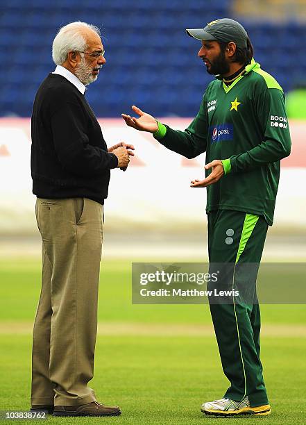 36 Shafqat Rana Stock Photos High Res Pictures And Images Getty Images 36-shafqat-rana-stock-photos-high-res-pictures-and-images-getty-images