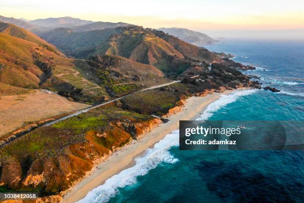 océano pacífico en big sur - carretera principal fotografías e imágenes de stock