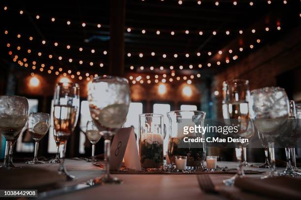gedeckter tisch - wedding table setting stock-fotos und bilder