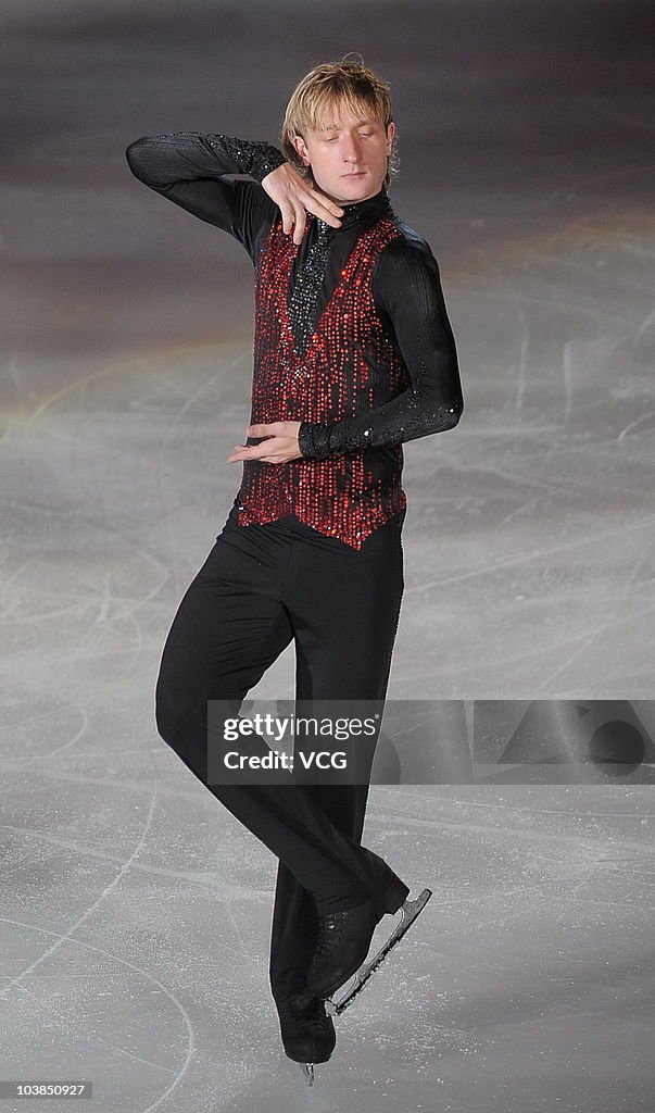 Figure Skating World Champions Shen Xue Weds Zhao Hongbo