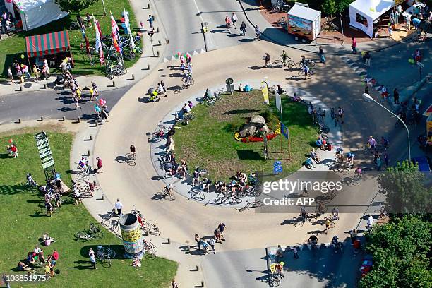 Athletes compete during the 30th edition of 'De Gordel', a cycling and walking event around Brussels organised by Flemish sports organisation Bloso,...