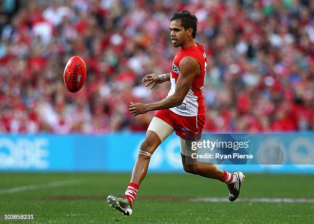 Lewis Jetta of the Swans kicks during the AFL First Elimination Final match between the Sydney Swans and the Carlton Blues at ANZ Stadium on...