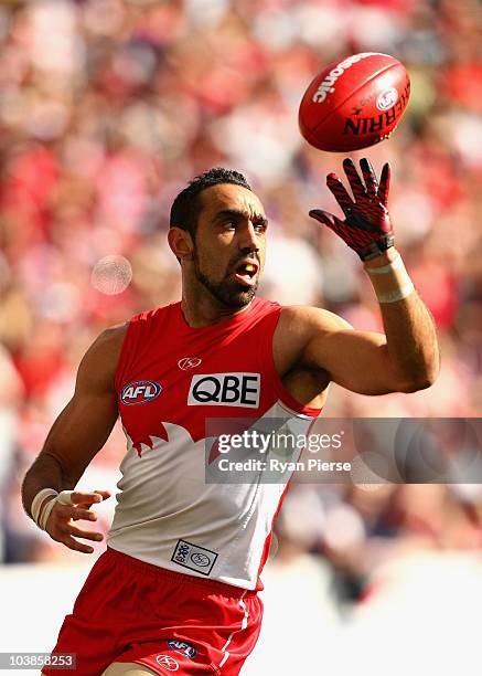 Adam Goodes of the Swans marks during the AFL First Elimination Final match between the Sydney Swans and the Carlton Blues at ANZ Stadium on...