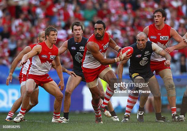 Adam Goodes of the Swans runs with the ball during the AFL First Elimination Final match between the Sydney Swans and the Carlton Blues at ANZ...
