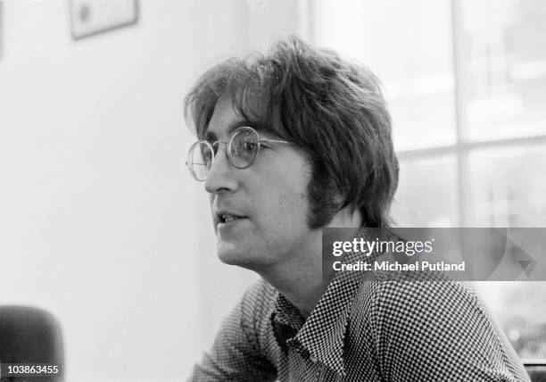 John Lennon being interviewed by journalist Steve Turner of Beat Instrumental magazine, Apple Records, London, 19th July 1971.