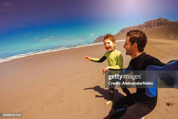 strand selfie - lanzarote stockfoto's en -beelden