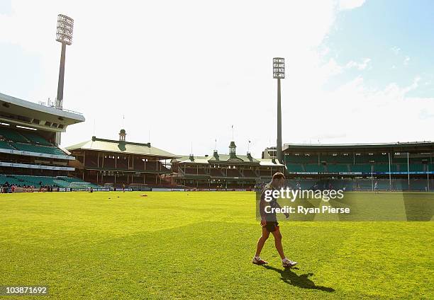 Daniel Bradshaw of the Swans warms down during a Sydney Swans AFL training session at the Sydney Cricket Ground on September 7, 2010 in Sydney,...