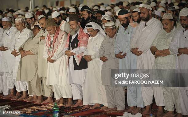 Pakistan Muslam Islams Holy Book Photos and Premium High Res Pictures - Getty Images