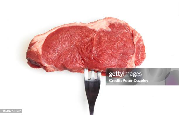 raw steak on a fork - rotfleisch stock-fotos und bilder