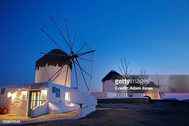 five windmills at dusk - samothrace photos et images de collection
