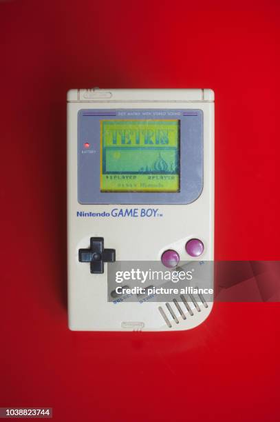 First Generation Gameboy Tetris Game Photos and Premium High Res Pictures - Getty Images