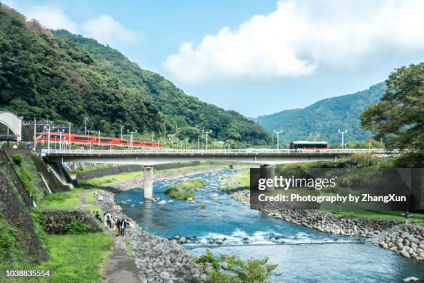 hakone skyline with mountain, river, clear sky and red train, travel bus in kanagawa-ken, japan at day time. - paisajes de japon fotografías e imágenes de stock