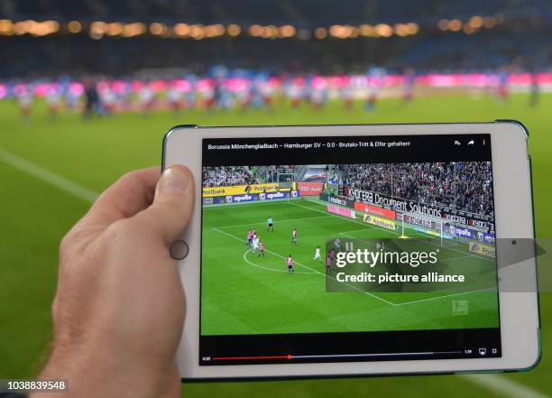 367 Computer Screen Football Stock Photos, High-Res Pictures, and ...