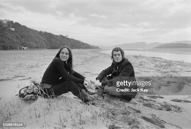 English actors Francesca Annis and Jon Finch on a beach in North Wales, location of the movie 'Macbeth', UK, 27th November 1970.