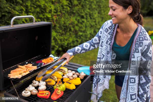 vegan gesundheit essen - grill - barbecue stock-fotos und bilder