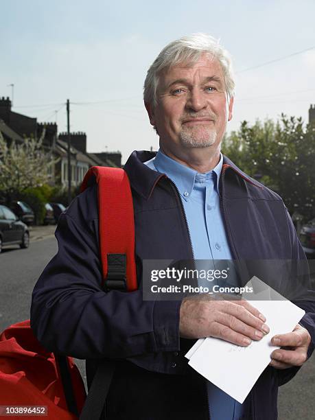 porträt der briefträger - mailman stock-fotos und bilder