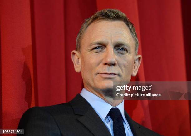 Actor Daniel Craig poses at the Cinestar cinema at Potsdamer Platz in Berlin, Germany, for German premiere of the new James Bond film 'Spectre', 28...