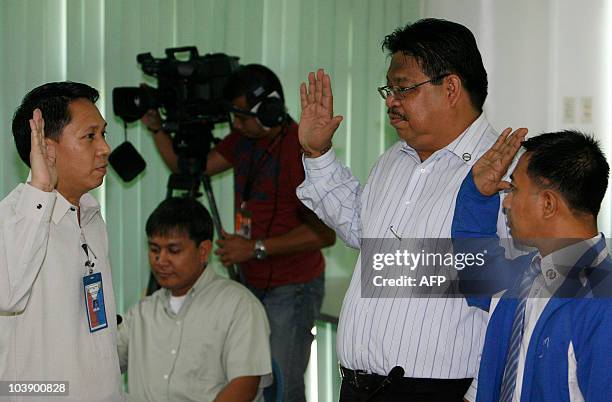 Michael Francis Roga 169 Rolando Mendoza Stock Photos, High-Res Pictures, and Images - Getty ...