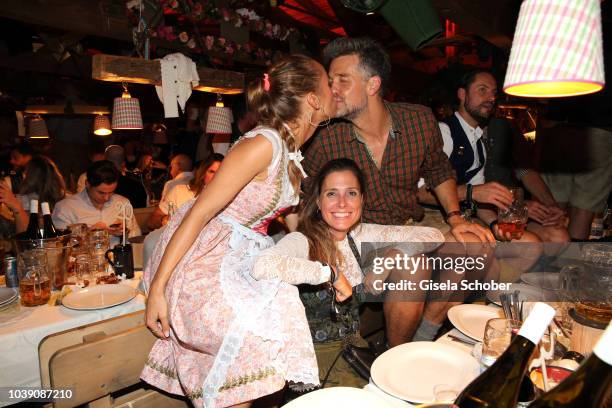 Annemarie Carpendale and her husband Wayne Carpendale kiss and Conny Lehmann during the 'Almauftrieb' as part of the Oktoberfest 2018 at Kaefer Tent...