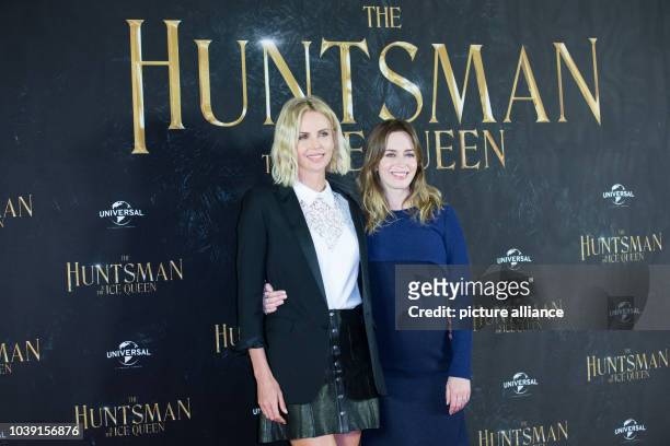 Actresses Charlize Theron and Emily Blunt pose during a photo call for the film 'The Huntsman & The Ice Queen' in Hamburg, Germany, 30 March 2016....