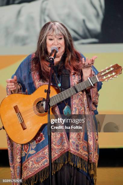 Melanie Safka Photos and Premium High Res Pictures - Getty Images