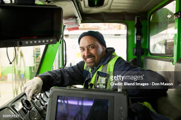 pacific islander man driving garbage truck - vuilnisman stockfoto's en -beelden