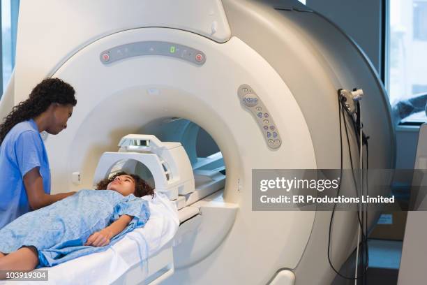 doctor preparing patient for mri - magnetresonanztomographie stock-fotos und bilder