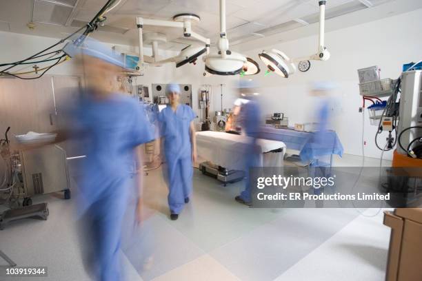 surgeons in operating room preparing for surgery - operating table stock pictures, royalty-free photos & images