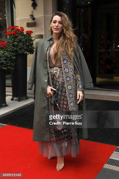 Blake Lively leaves her hotel on September 24, 2018 in Paris, France.