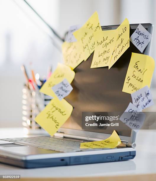 Computer Reminder Notes Computer Reminder Photos and Premium High Res Pictures - Getty Images