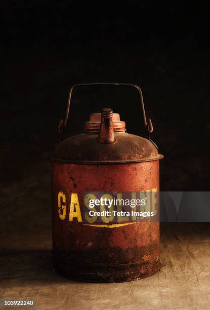 antique gasoline can - jerrican photos et images de collection