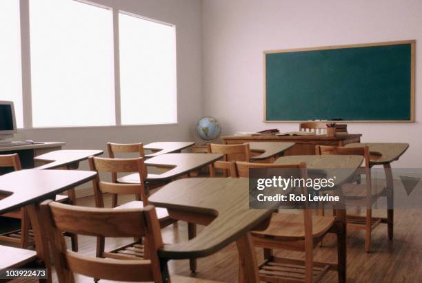 empty desk in elementary school classroom - empty blackboard stock pictures, royalty-free photos & images
