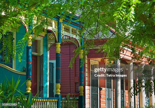 colorful houses in new orleans - french quarter stock-fotos und bilder