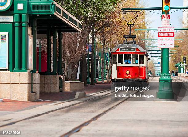 street car in memphis - memphis tennessee stockfoto's en -beelden