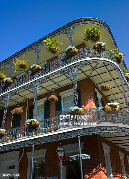 balconies in french quarter of new orleans - french quarter stock-fotos und bilder