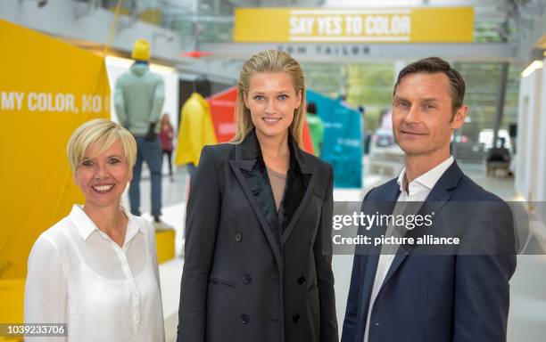 September 2018, Hamburg: Andrea Homann , Brand Vice President of fashion label Tom Tailor, Toni Garrn, model, and Heiko Schäfer, CEO of fashion label...