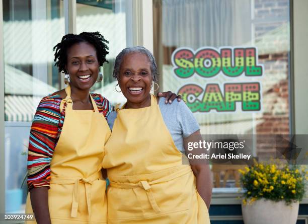 black shopkeepers posing in front of store - family business generations stock pictures, royalty-free photos & images