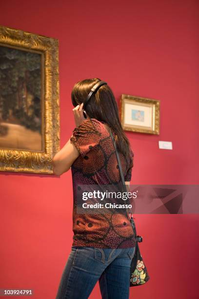 middle eastern woman admiring painting in museum - los angeles county museum stock pictures, royalty-free photos & images