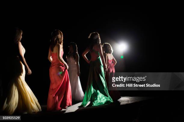 models on fashion runway - fashion show stock pictures, royalty-free photos & images