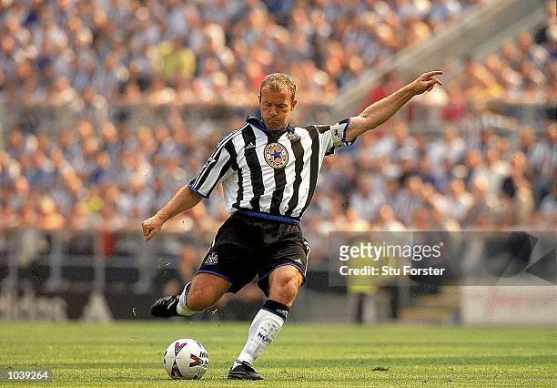 Alan Shearer of Newcastle United takes a free-kick during the FA Carling Premiership match against Arsenal at St James Park, In Newcastle, England....