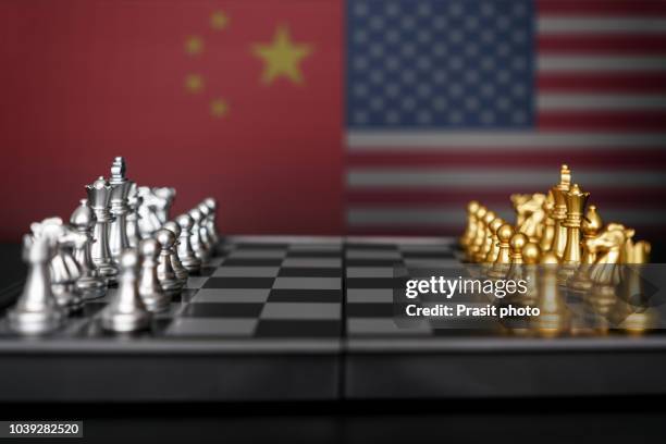 silver chess against gold chess with usa and china flag. design creative illustration for usa and china trade war. - handelsoorlog stockfoto's en -beelden