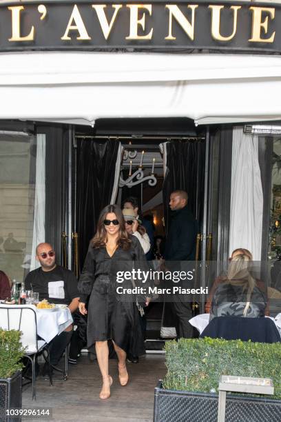 Actress Eva Longoria leaves the L'Avenue restaurant on September 24, 2018 in Paris, France.