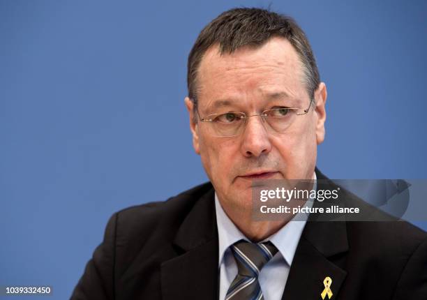 Parliamentary commissioner for the German armed forces, Hellmut Koenigshaus, presents his annual report 2013 at a press conference in Berlin,...