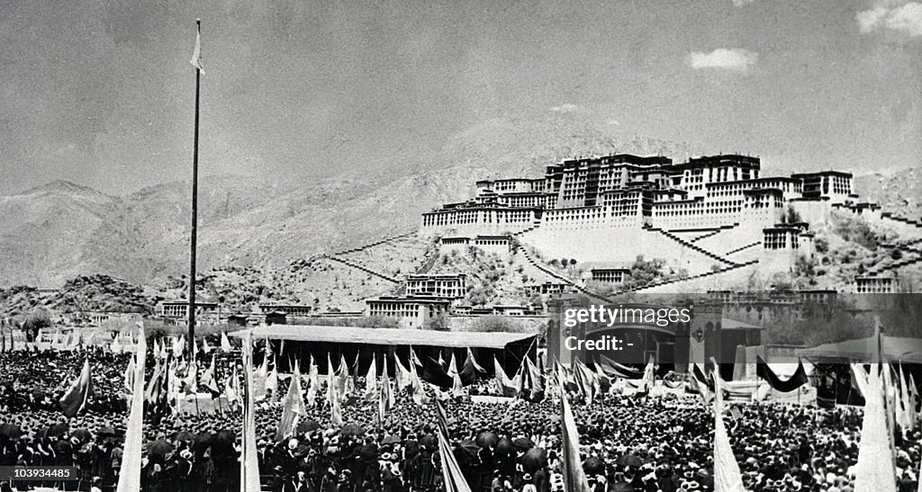 Tibetans gather during armed uprising ag