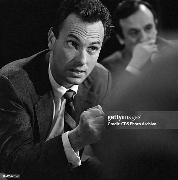 Actor Ripping Paper 722 Rip Torn Photos & High Res Pictures - Getty Images