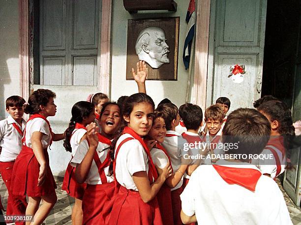 Group of Cuban children approach their primary school in Havana. Un grupo de ninos cubanos pertenecientes a la Escuela Primaria Vladimir Ilich Lenin...