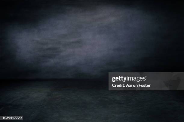 photography studio backdrop - dirty room stock pictures, royalty-free photos & images