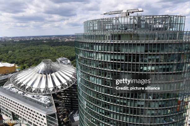 Potsdamer Platz with the Sony Centre and the Bahntower in front of Tiergarten in Berlin, Germnay, 10 June 2016. Photo: Jens Kalaene/dpa | usage...