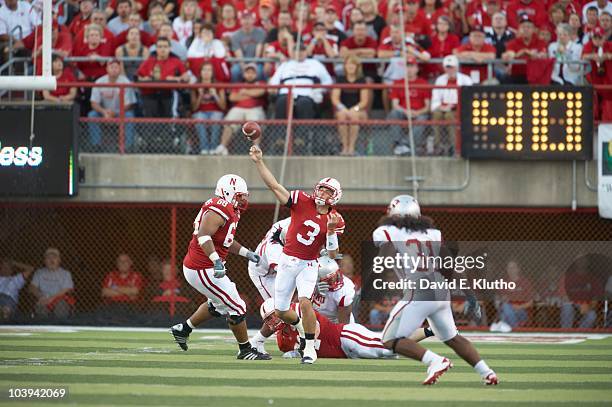 Nebraska QB Taylor Martinez in action, pass vs Western Kentucky. Lincoln, NE 9/4/2010 CREDIT: David E. Klutho